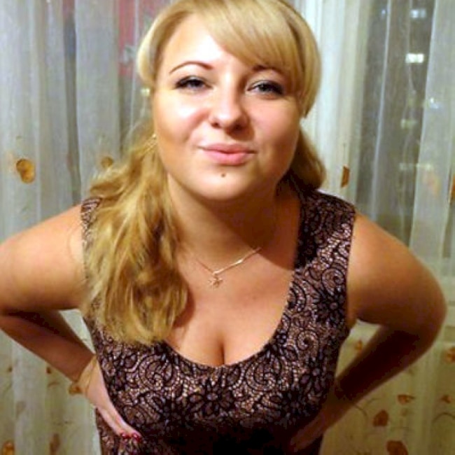 Femme mature coquine docile pour homme qui apprécie la domination